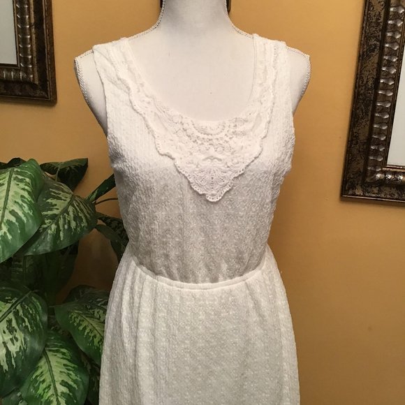 Papaya White Lace Sleeveless Dress - Picture 2 of 9